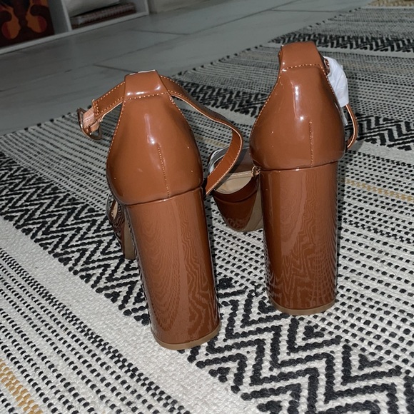 BRAND NEW 4 INCH BROWN HEELS - Picture 3 of 4